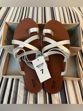 Women’s sandals